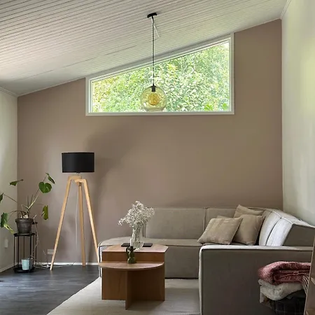Charming, Comfortable And Cozy Little Home *