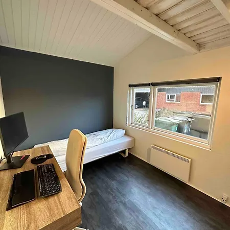 Charming, Comfortable And Cozy Little Home 度假居 *